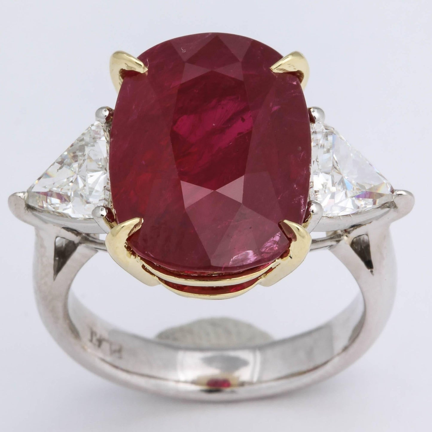 https://a.1stdibscdn.com/1150-carat-gia-certfied-ruby-ring-for-sale-picture-7/archivesE/upload/0/j_39735211520444493100/6R1A4042_master.jpg