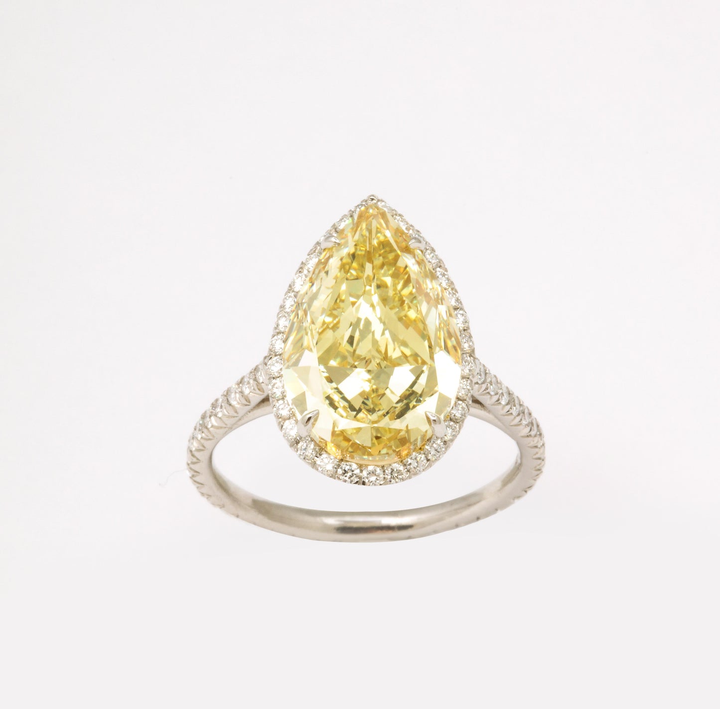 https://a.1stdibscdn.com/5-carat-fancy-yellow-pear-shape-diamond-ring-for-sale-picture-10/j_415/j_154957021650390666972/6R1A6633_master.jpg
