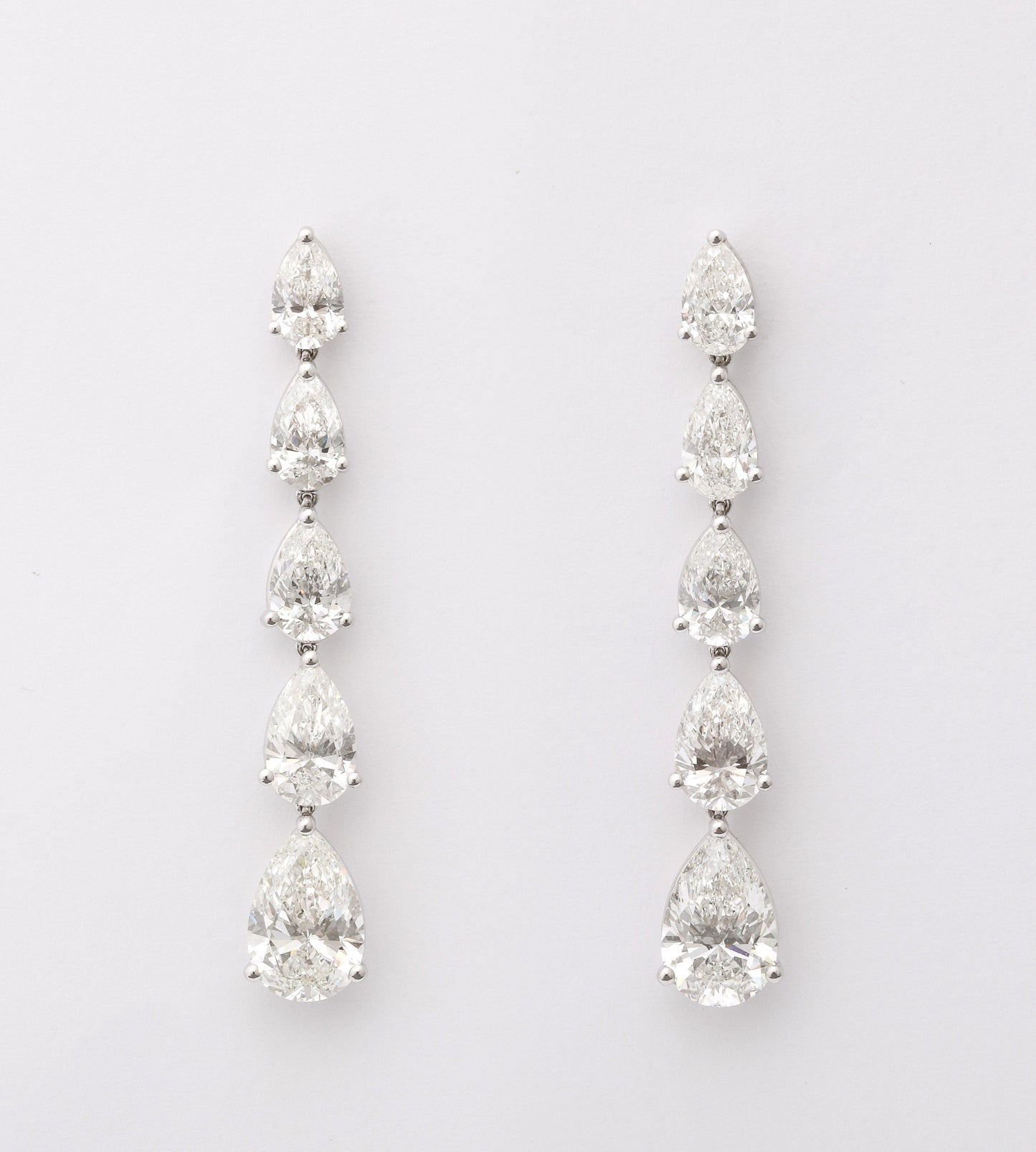 https://a.1stdibscdn.com/pear-shaped-diamond-dangle-drop-earrings-for-sale-picture-3/j_415/j_202925421694024531696/6R1A8651_master.jpg