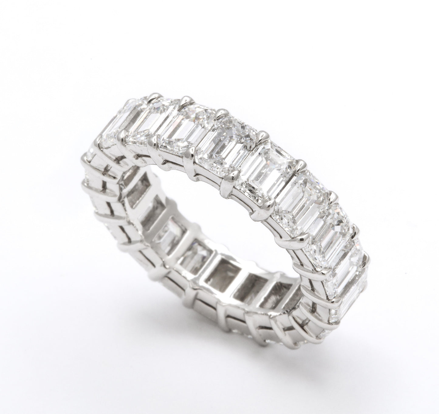 https://a.1stdibscdn.com/emerald-cut-diamond-eternity-band-for-sale-picture-7/j_415/j_103217621599662431759/6R1A9357_master.jpg