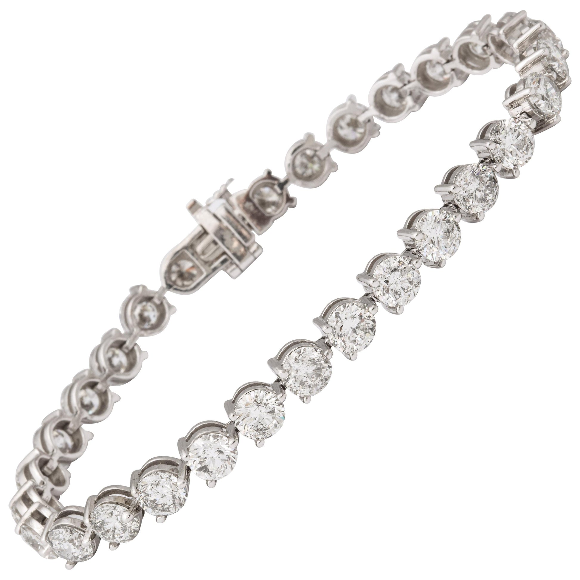 https://a.1stdibscdn.com/half-a-carat-each-three-prong-diamond-tennis-bracelet-for-sale/1121189/j_108559221606431716985/10855922_master.jpg