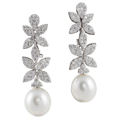 https://a.1stdibscdn.com/classic-diamond-pearl-white-gold-drop-earrings-for-sale/1121189/j_112628721610571472891/11262872_master.jpg?width=768