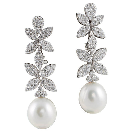 https://a.1stdibscdn.com/classic-diamond-pearl-white-gold-drop-earrings-for-sale/1121189/j_112628721610571472891/11262872_master.jpg?width=768