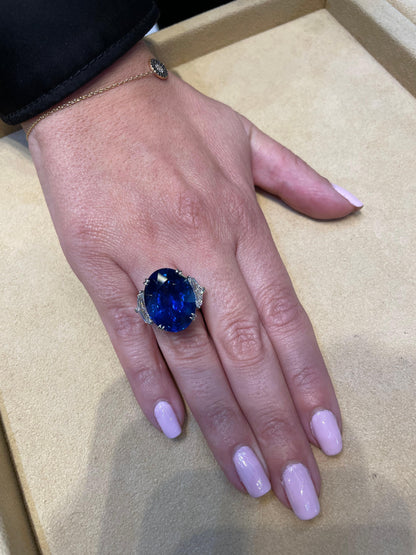 https://a.1stdibscdn.com/20-carat-blue-sapphire-ring-for-sale-picture-11/j_415/j_19200042/1310D9EC_1F94_42E8_AEA9_1683562966693_master.jpeg