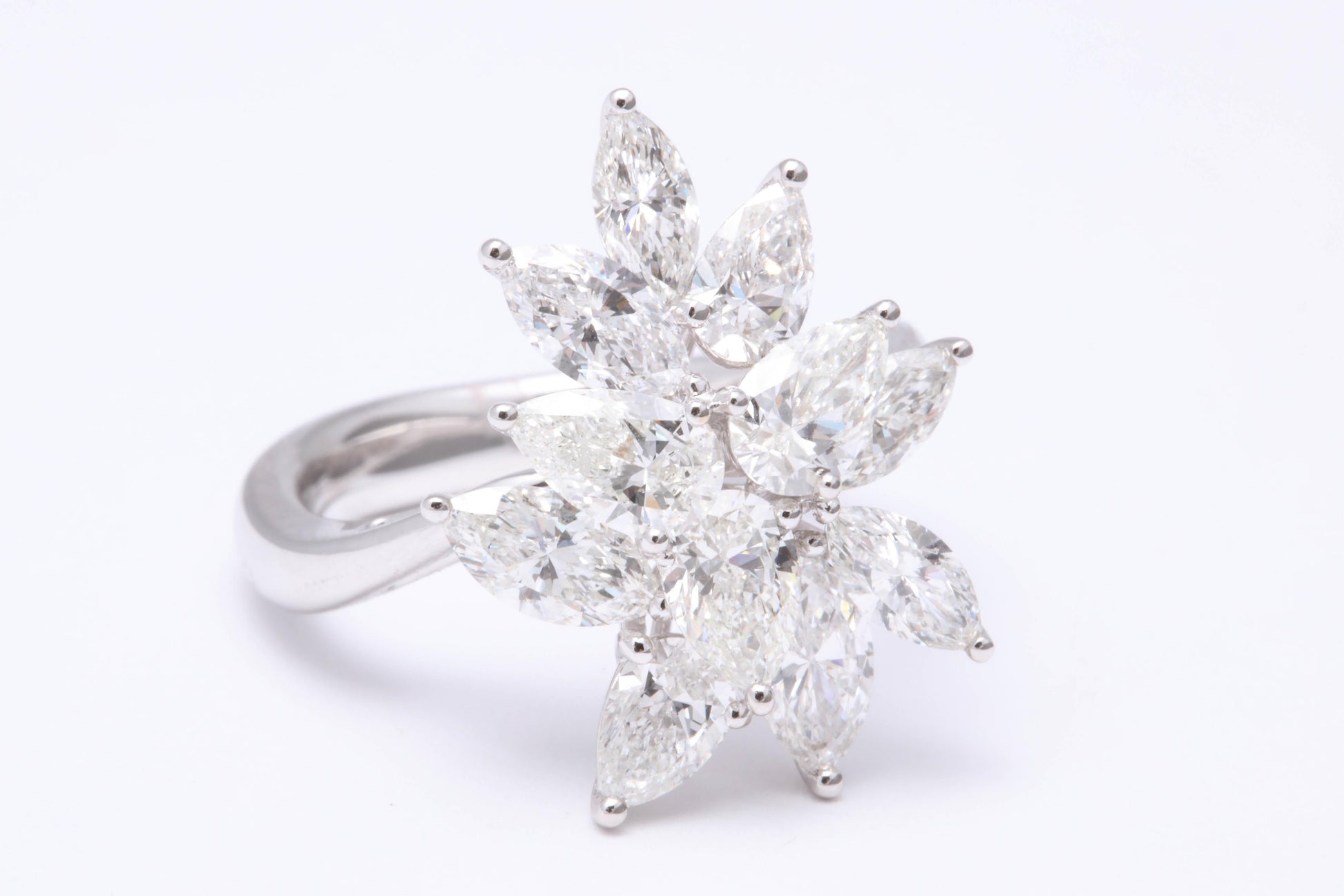 https://a.1stdibscdn.com/diamond-cluster-ring-for-sale-picture-4/0/j_50847211539355648332/1_main-5_master.jpg
