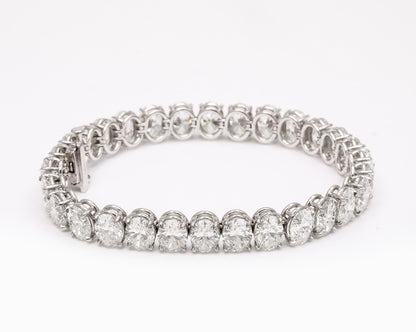 https://a.1stdibscdn.com/oval-diamond-tennis-bracelet-for-sale-picture-3/j_415/j_232203621718980140297/2P6A1411_master.jpg