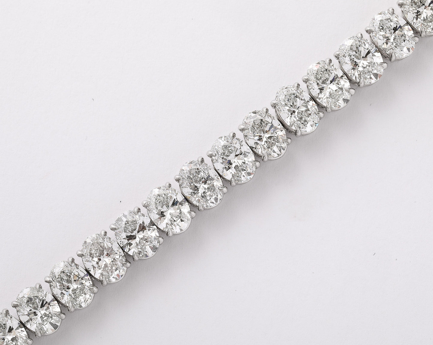 https://a.1stdibscdn.com/oval-diamond-tennis-bracelet-for-sale-picture-5/j_415/j_232203621718980090105/2P6A1416_master.jpg