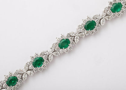 https://a.1stdibscdn.com/emerald-and-diamond-bracelet-for-sale-picture-3/j_415/j_224079721711375695494/2P6A1422_master.jpg?width=768