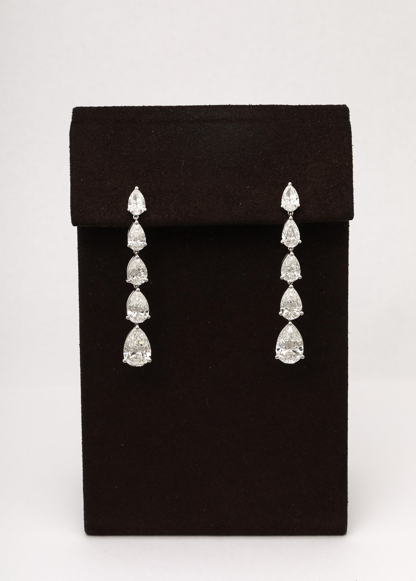 https://a.1stdibscdn.com/diamond-dangle-earrings-for-sale-picture-2/j_415/j_225039121712329999582/2P6A1430_master.jpg