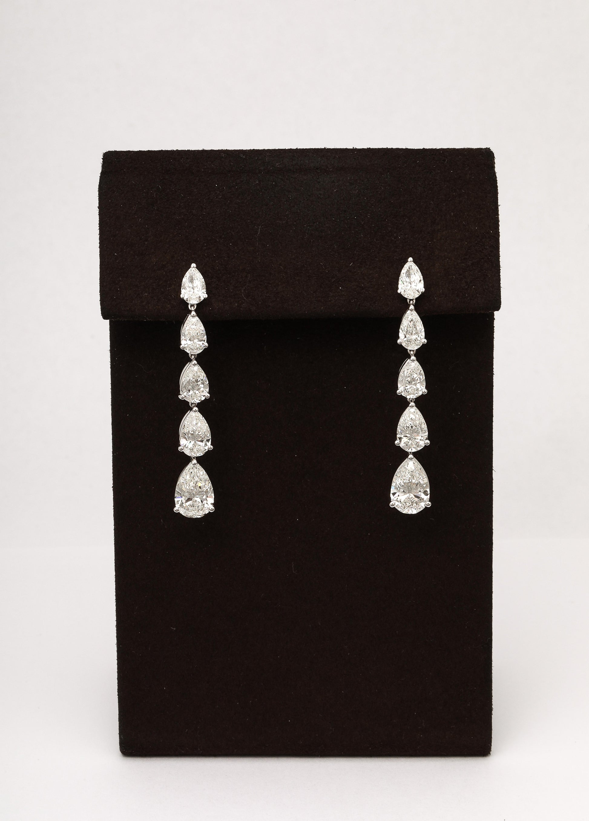 https://a.1stdibscdn.com/diamond-dangle-earrings-for-sale-picture-2/j_415/j_225039121712329999582/2P6A1430_master.jpg