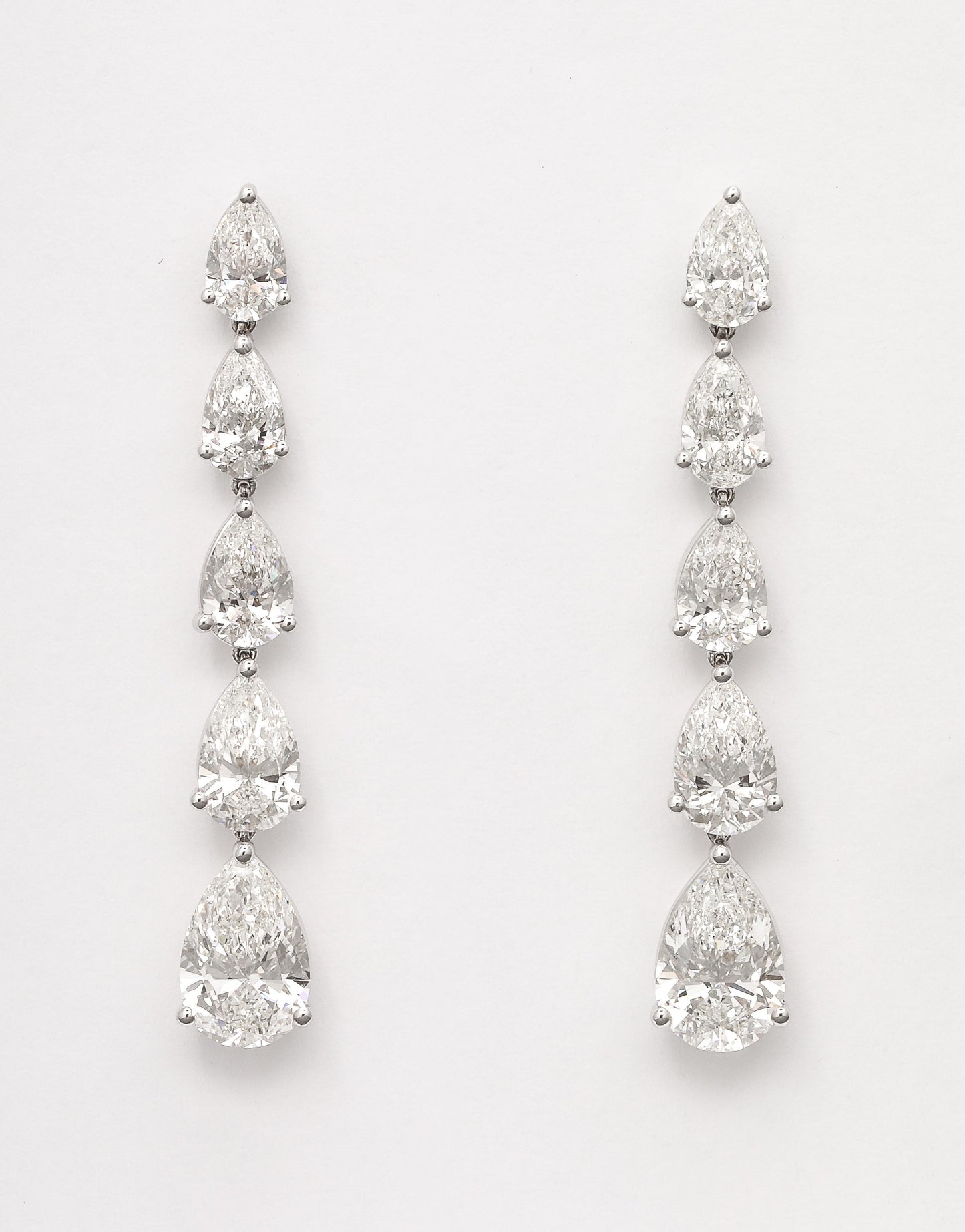 https://a.1stdibscdn.com/diamond-dangle-earrings-for-sale-picture-3/j_415/j_225039121712329999143/2P6A1435_master.jpg