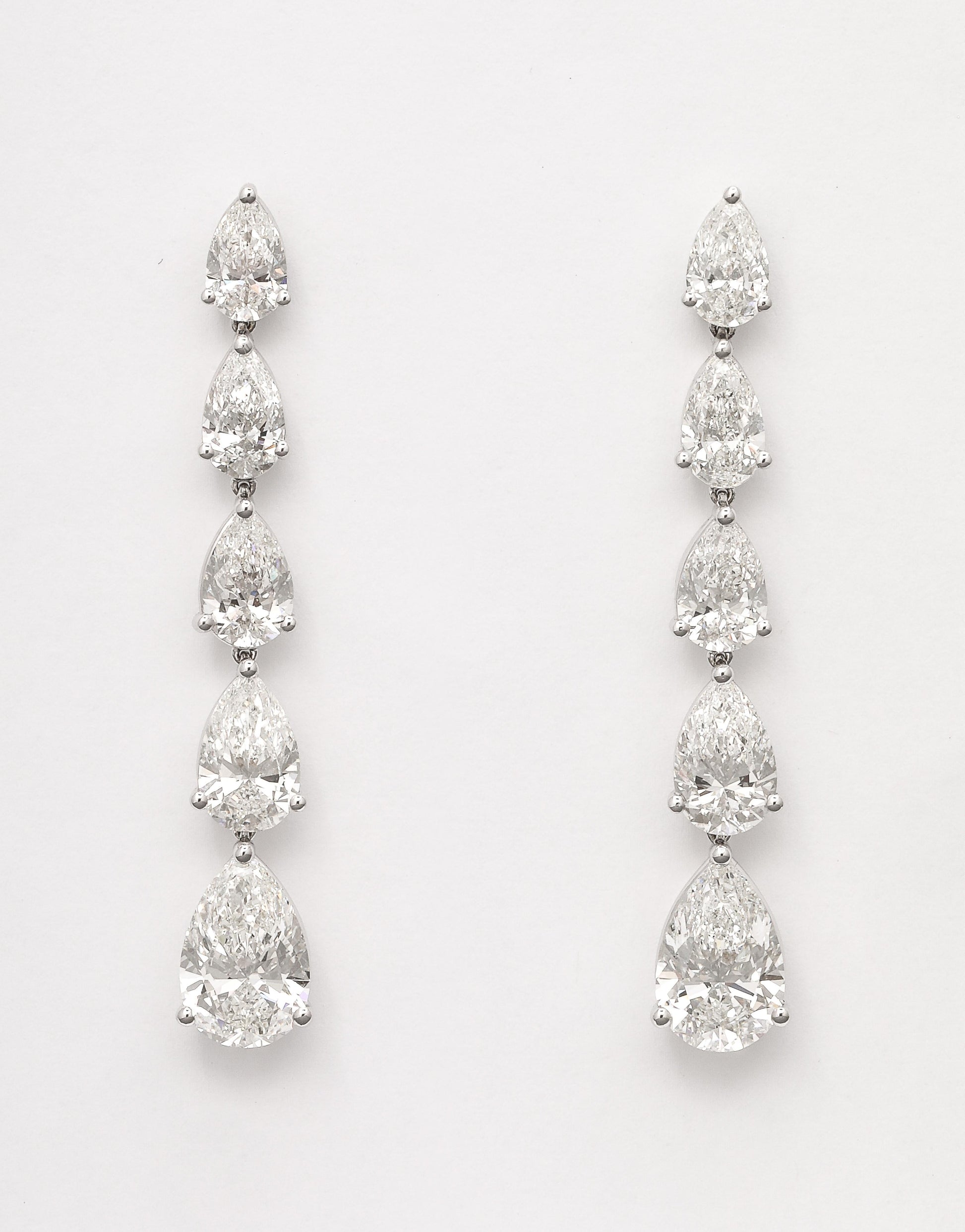 https://a.1stdibscdn.com/diamond-dangle-earrings-for-sale-picture-3/j_415/j_225039121712329999143/2P6A1435_master.jpg