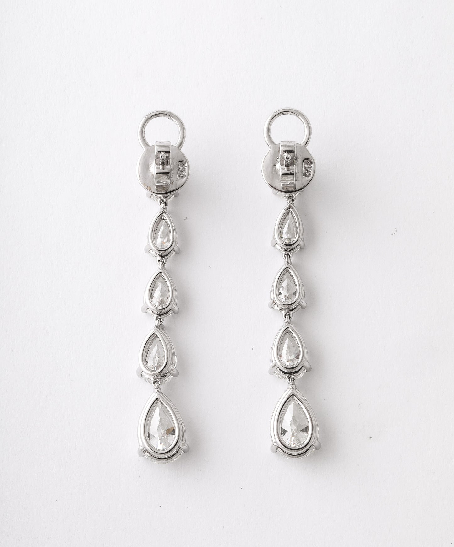 https://a.1stdibscdn.com/diamond-dangle-earrings-for-sale-picture-7/j_415/j_225039121712330003217/2P6A1442_master.jpg