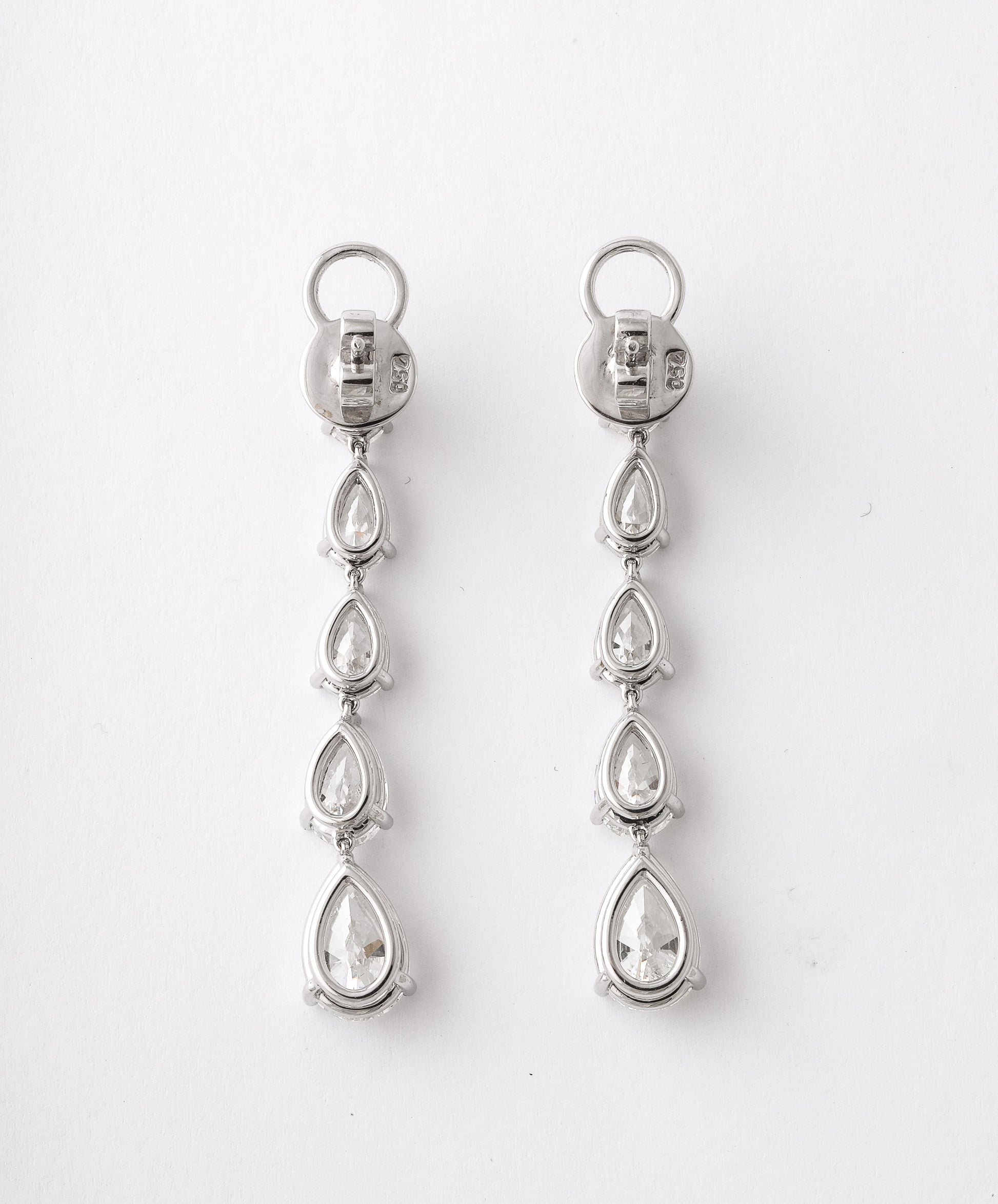 https://a.1stdibscdn.com/diamond-dangle-earrings-for-sale-picture-7/j_415/j_225039121712330003217/2P6A1442_master.jpg
