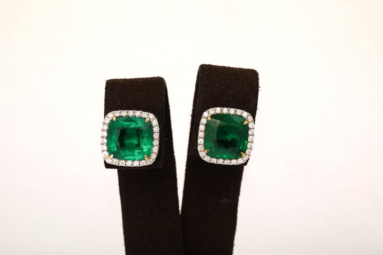 https://a.1stdibscdn.com/cushion-cut-emerald-and-diamond-stud-earrings-for-sale-picture-7/j_415/j_227290221714486833434/2P6A1454_master.jpg?width=768