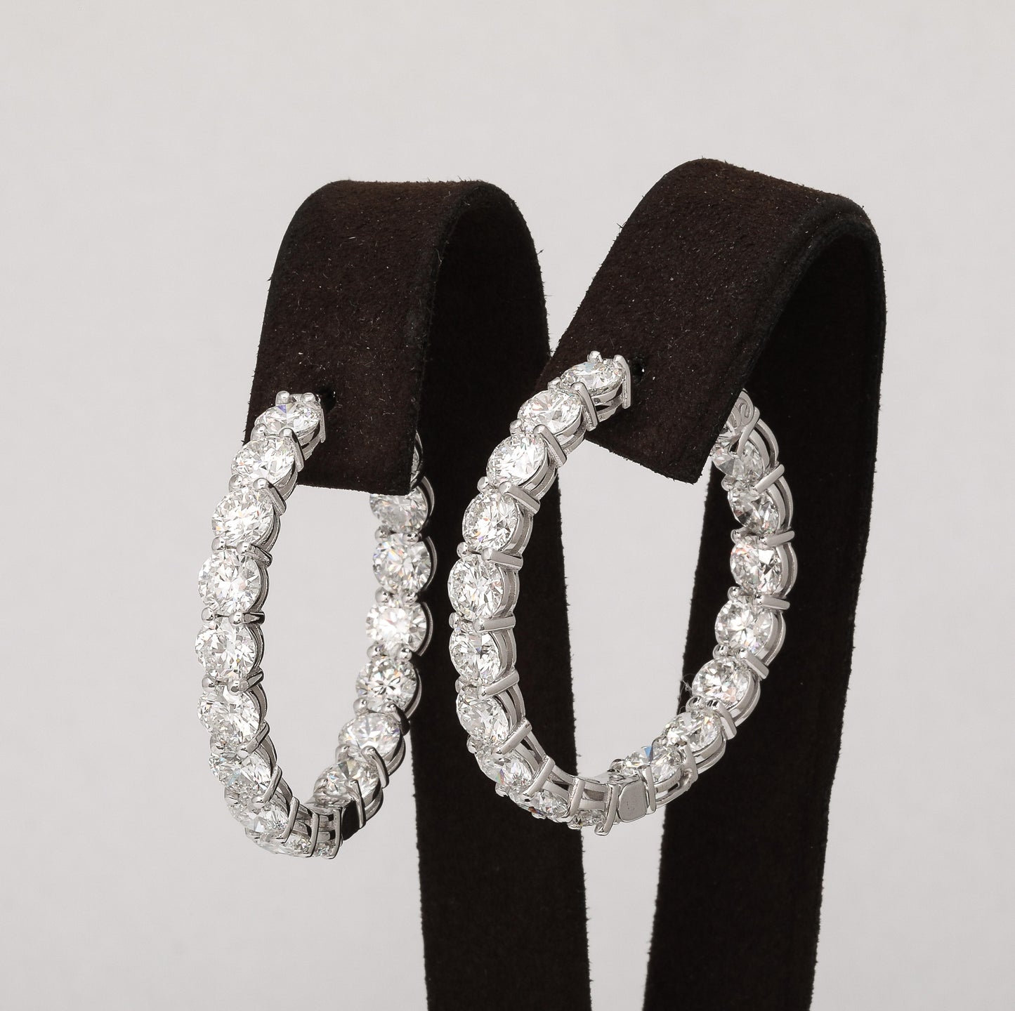 https://a.1stdibscdn.com/diamond-hoop-earrings-for-sale-picture-2/j_415/j_227290821714487160813/2P6A1459_master.jpg