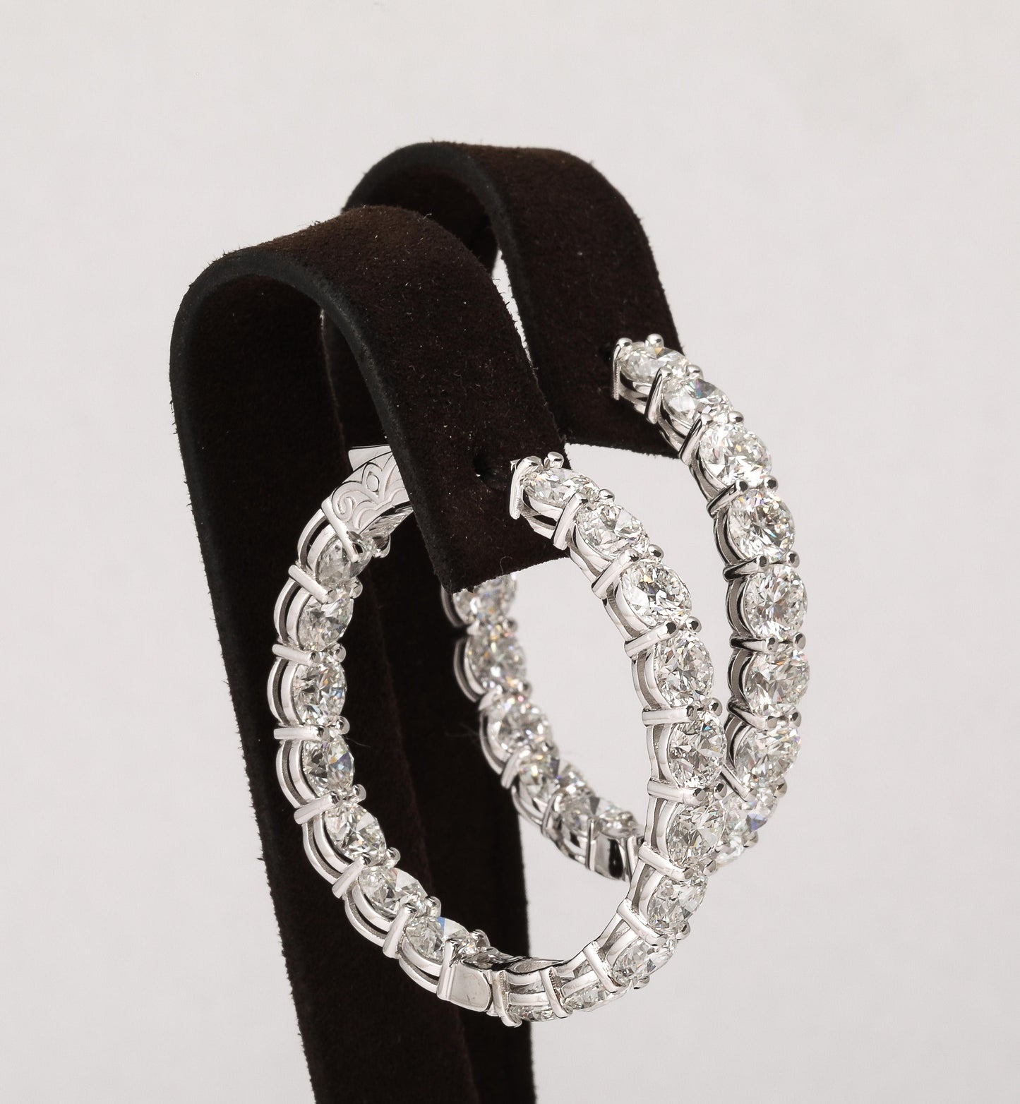 https://a.1stdibscdn.com/diamond-hoop-earrings-for-sale-picture-3/j_415/j_227290821714487160713/2P6A1460_master.jpg