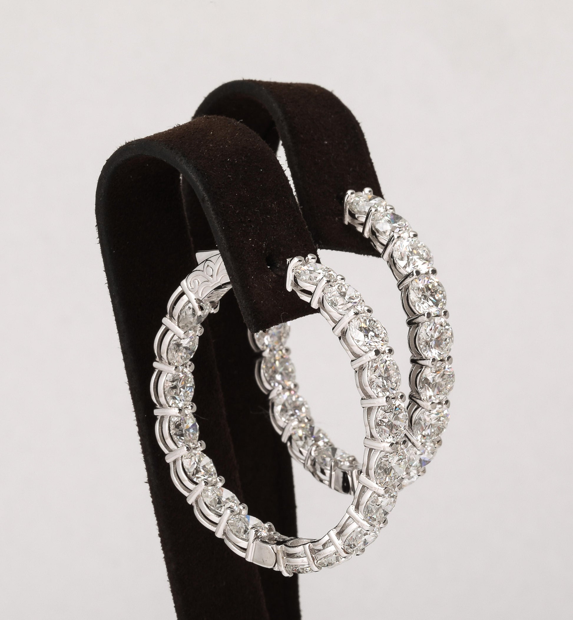 https://a.1stdibscdn.com/diamond-hoop-earrings-for-sale-picture-3/j_415/j_227290821714487160713/2P6A1460_master.jpg