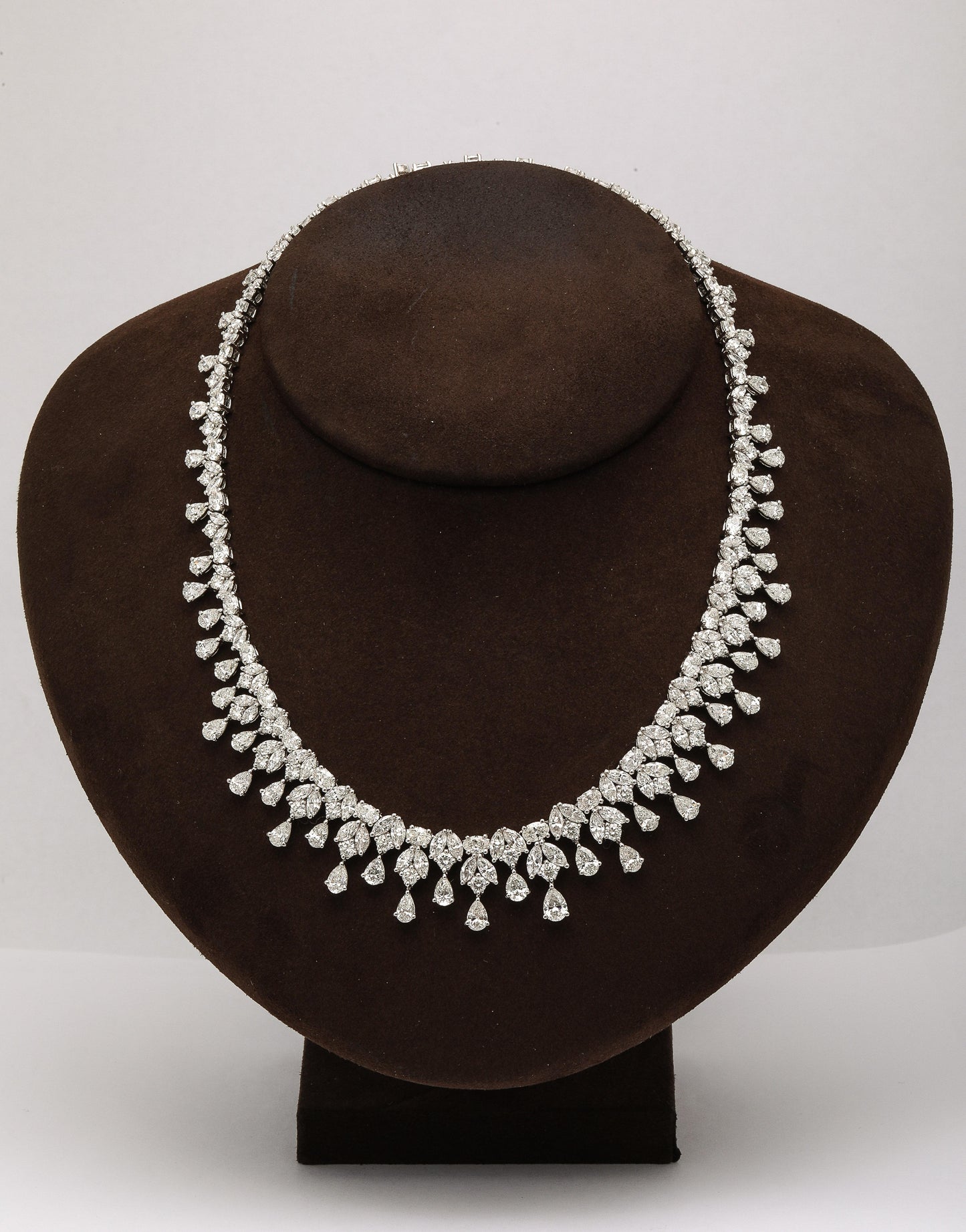 https://a.1stdibscdn.com/diamond-necklace-for-sale-picture-3/j_415/j_229930321717079668256/2P6A1566_master.jpg