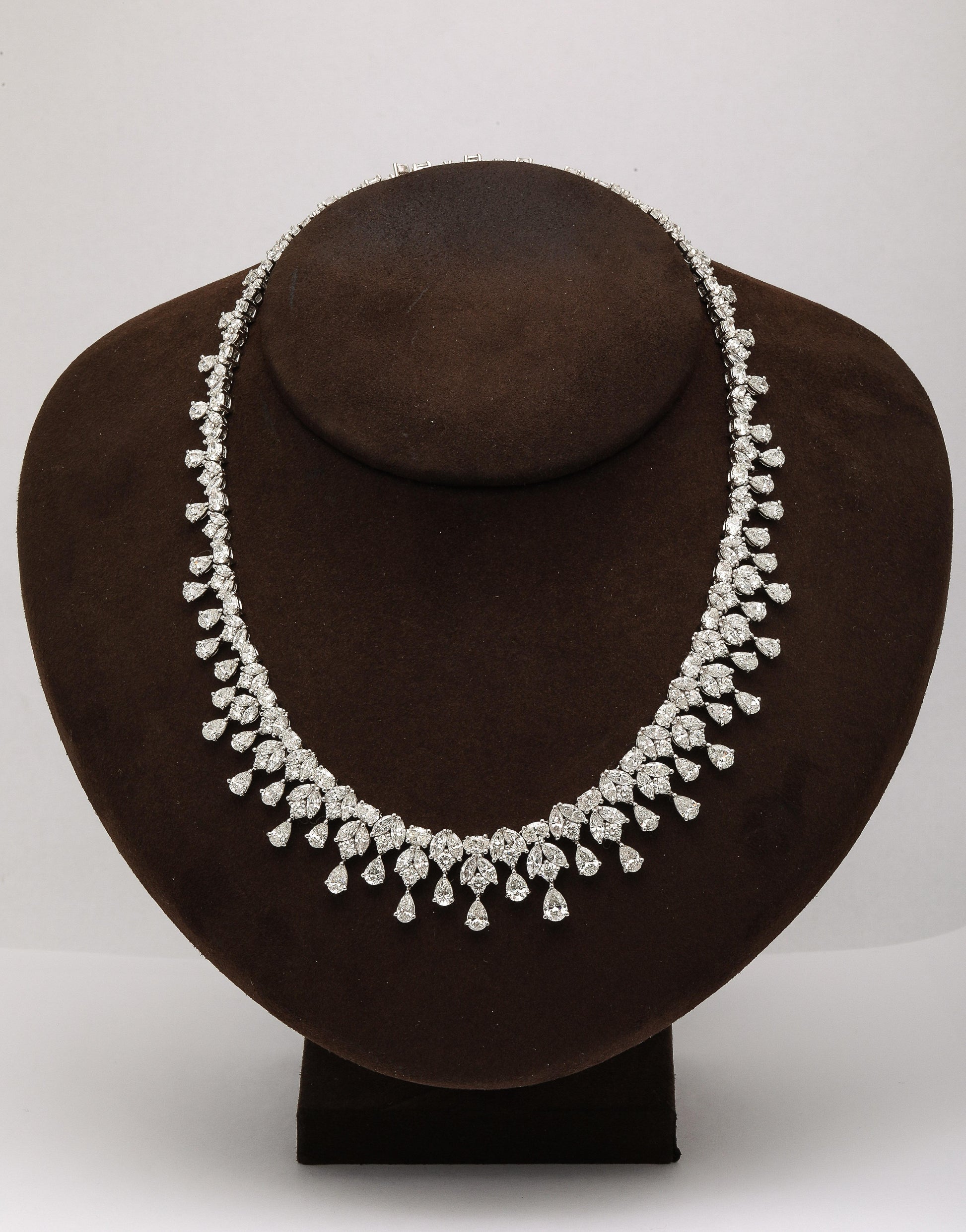 https://a.1stdibscdn.com/diamond-necklace-for-sale-picture-3/j_415/j_229930321717079668256/2P6A1566_master.jpg