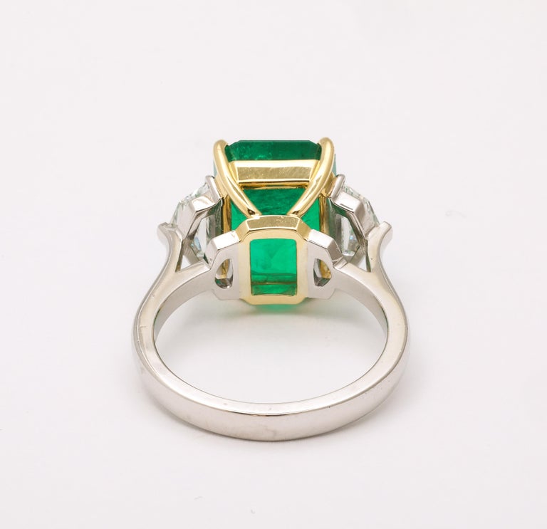 https://a.1stdibscdn.com/colombian-vivid-green-emerald-ring-for-sale-picture-6/j_415/j_237617321723470407784/2P6A2123_master.jpg?width=768