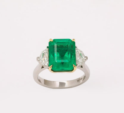 https://a.1stdibscdn.com/colombian-vivid-green-emerald-ring-for-sale-picture-10/j_415/j_237617321723470408722/2P6A2134_master.jpg?width=768