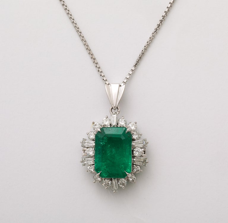https://a.1stdibscdn.com/colombian-emerald-and-diamond-pendant-for-sale-picture-3/j_415/j_237617621723470549566/2P6A2239_master.jpg?width=768