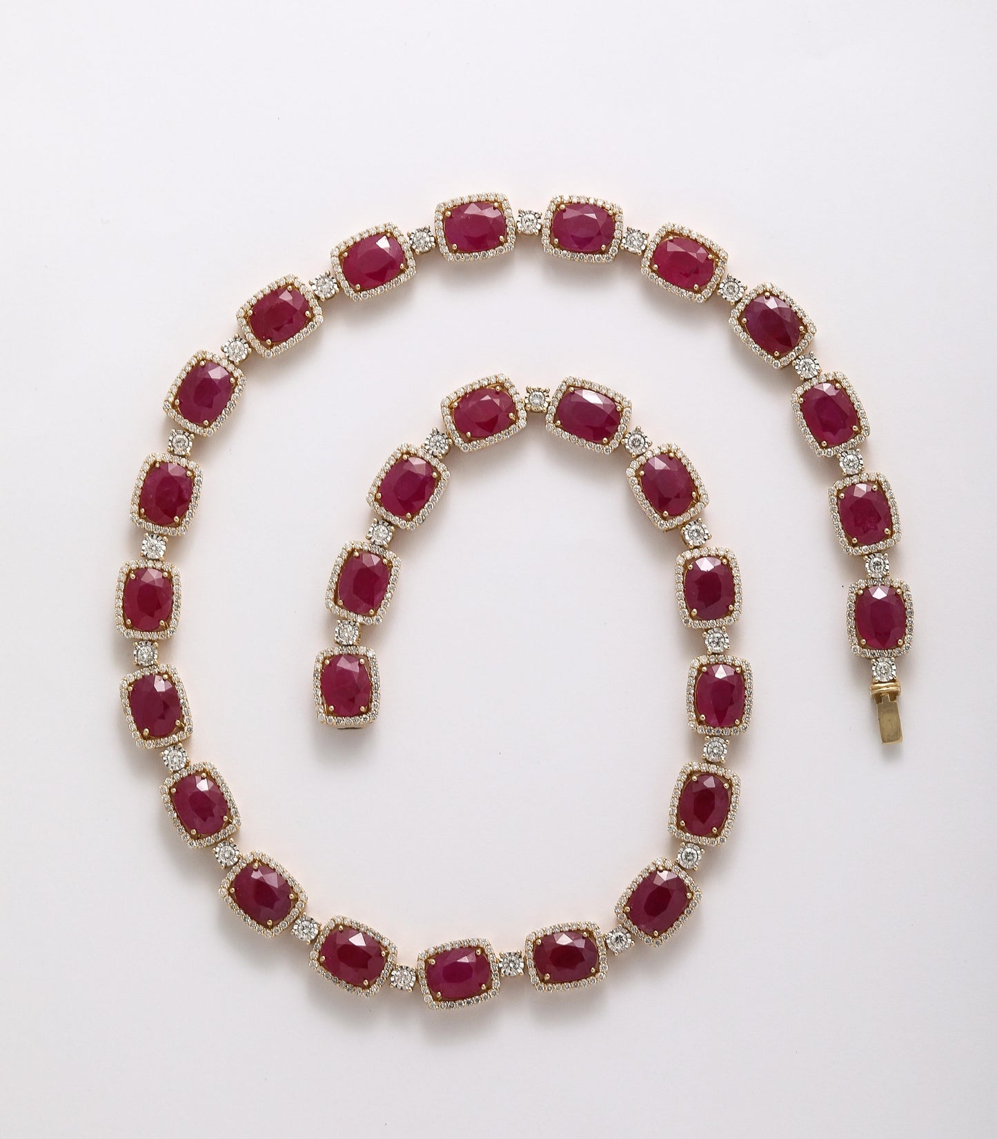 https://a.1stdibscdn.com/burma-ruby-diamond-necklace-for-sale-picture-5/j_415/j_237616921723470274396/2P6A2279_master.jpg