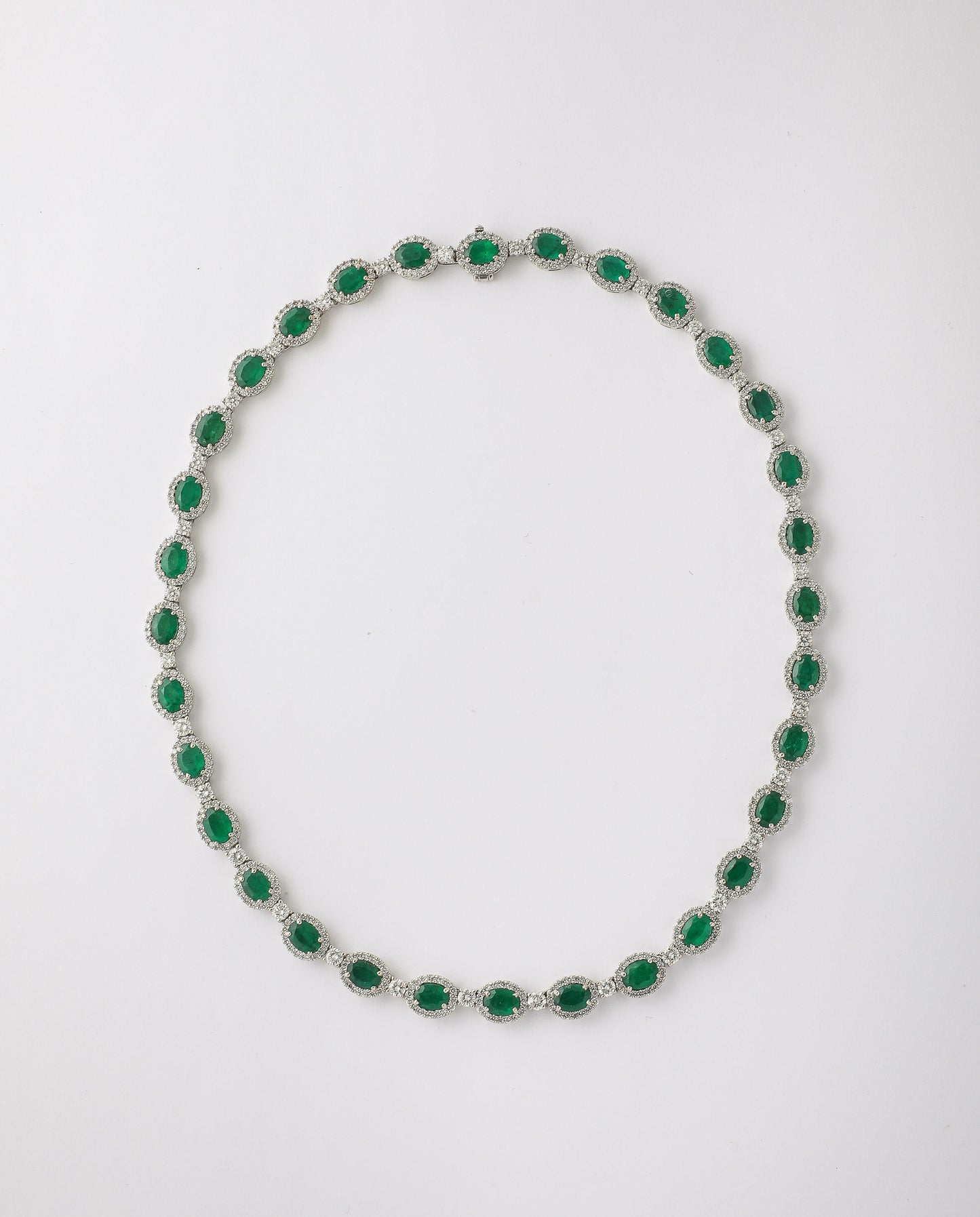 https://a.1stdibscdn.com/emerald-and-diamond-necklace-for-sale-picture-2/j_415/j_278659821763053312389/2P6A4526_master.jpg