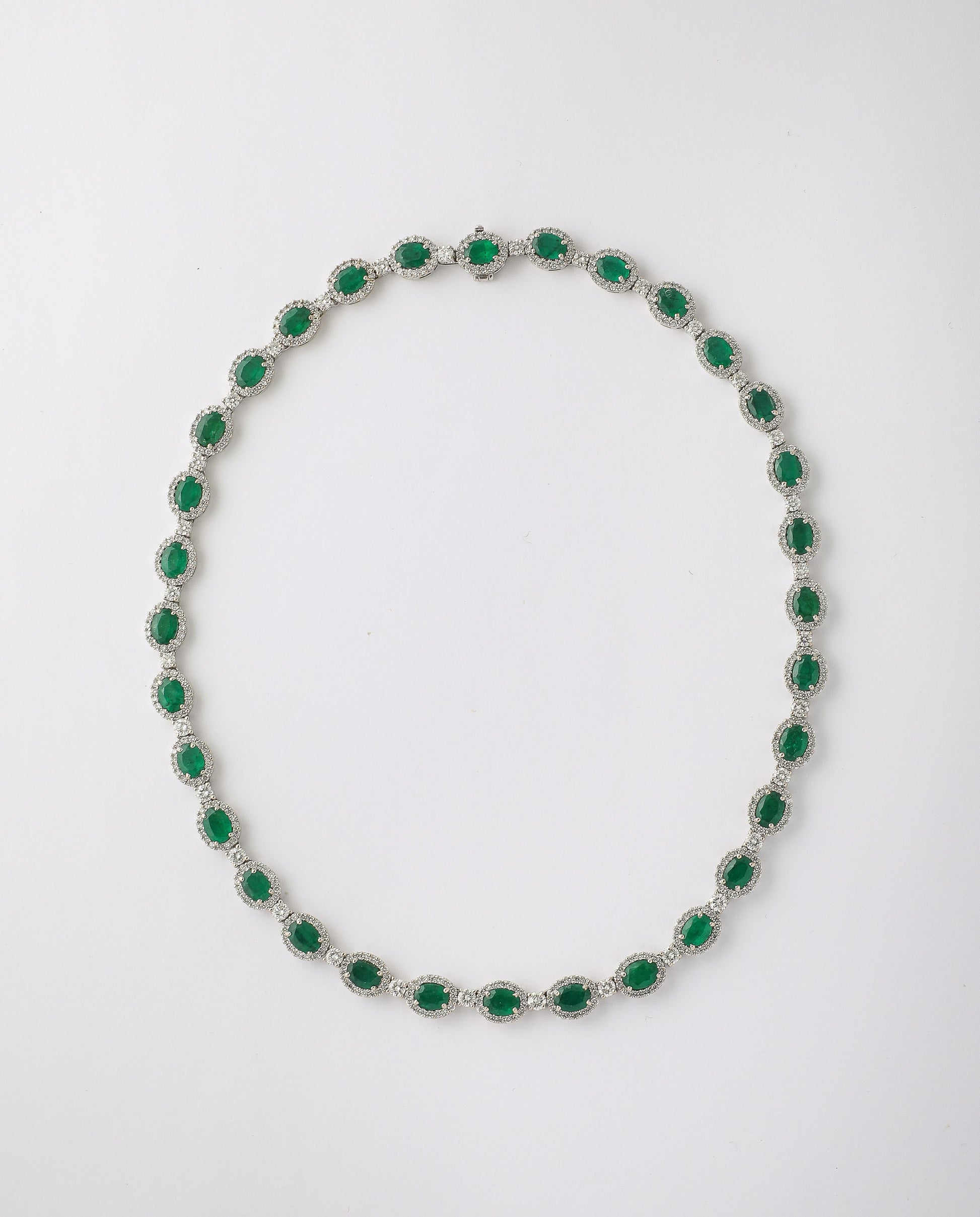 https://a.1stdibscdn.com/emerald-and-diamond-necklace-for-sale-picture-2/j_415/j_278659821763053312389/2P6A4526_master.jpg