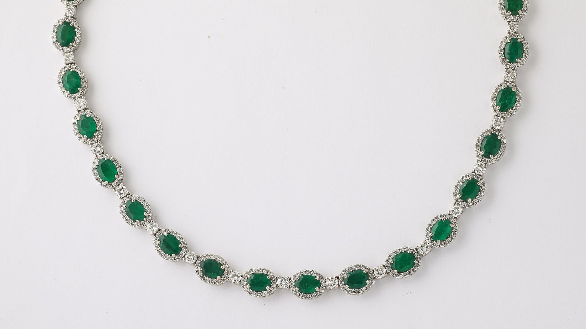 https://a.1stdibscdn.com/emerald-and-diamond-necklace-for-sale-picture-3/j_415/j_278659821763053312484/2P6A4527_master.jpg
