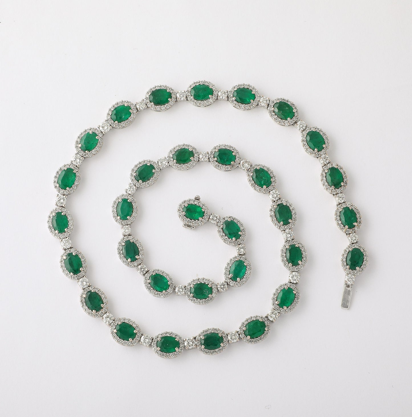 https://a.1stdibscdn.com/emerald-and-diamond-necklace-for-sale-picture-5/j_415/j_278659821763053312502/2P6A4529_master.jpg