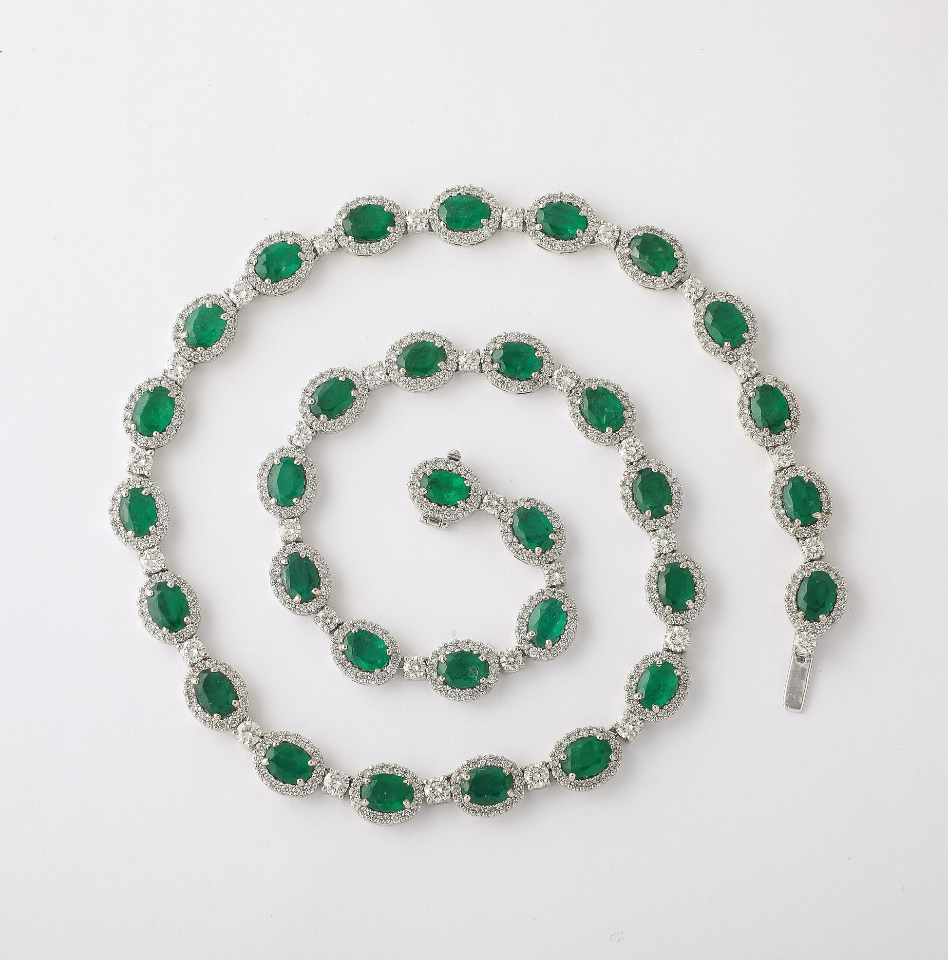 https://a.1stdibscdn.com/emerald-and-diamond-necklace-for-sale-picture-5/j_415/j_278659821763053312502/2P6A4529_master.jpg