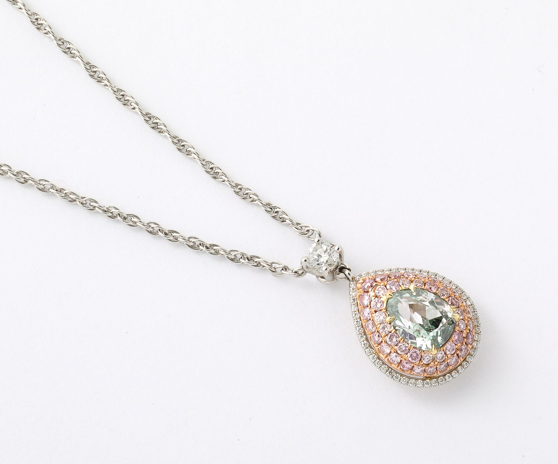 https://a.1stdibscdn.com/fancy-intense-green-diamond-pendant-for-sale-picture-3/j_415/j_277149721761659338851/2P6A4621_master.jpg