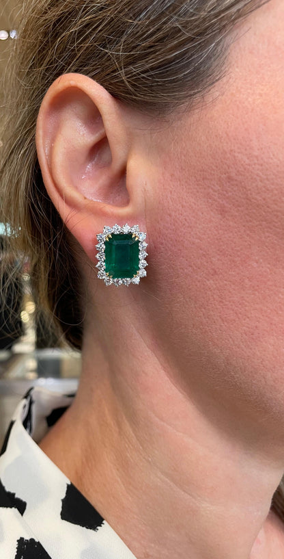 https://a.1stdibscdn.com/vivid-green-emerald-and-diamond-earrings-for-sale-picture-11/j_415/j_204050621695137483717/3AB6A205_2D4B_4B9B_B6C1_2D7A4EC6384A_master.jpeg