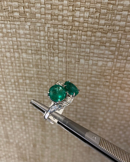 https://a.1stdibscdn.com/circa-1950s-emerald-and-diamond-ring-set-in-platinum-for-sale-picture-3/j_415/j_1127971664907611890/54DCC95B_04E1_497E_A27D_06CA26952273_master.jpeg