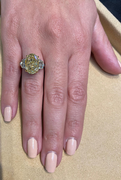 https://a.1stdibscdn.com/6-carat-oval-yellow-diamond-ring-gia-certified-for-sale-picture-9/j_415/j_180650221673294905313/6FECC03F_4A43_4E7D_96A0_2FDBC087F38E_master.jpeg