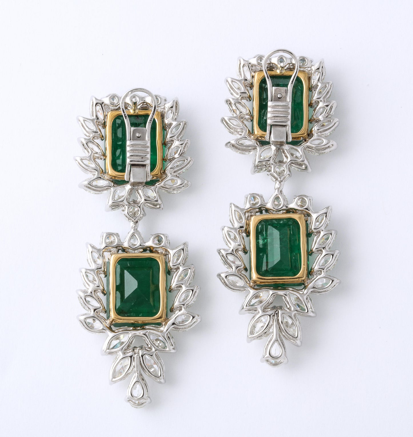 https://a.1stdibscdn.com/emerald-and-diamond-drop-earrings-for-sale-picture-6/j_415/j_124611121622815397911/6R1A0522_master.jpg