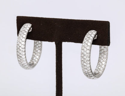 https://a.1stdibscdn.com/pave-diamond-oval-hoop-earrings-for-sale-picture-3/j_415/j_124611321622815541611/6R1A0529_master.jpg?width=768