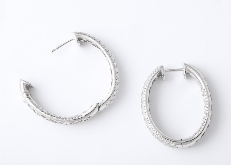 https://a.1stdibscdn.com/pave-diamond-oval-hoop-earrings-for-sale-picture-6/j_415/j_124611321622815545681/6R1A0530_master.jpg?width=768