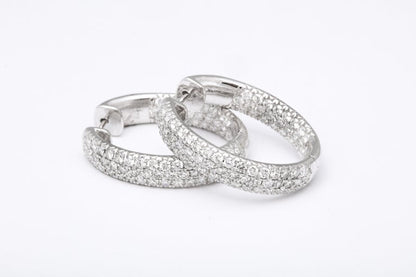 https://a.1stdibscdn.com/pave-diamond-oval-hoop-earrings-for-sale-picture-2/j_415/j_124611321622815558039/6R1A0535_master.jpg?width=768