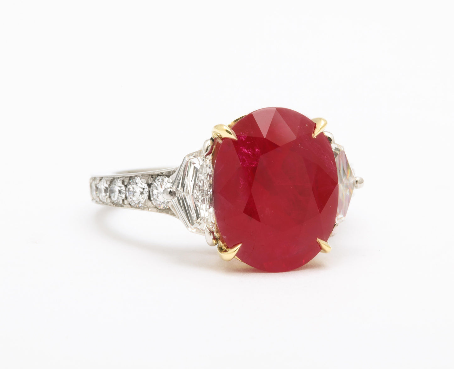 https://a.1stdibscdn.com/5-carat-burma-ruby-and-diamond-ring-for-sale-picture-4/j_415/j_122797321620744352816/6R1A1186_master.jpg