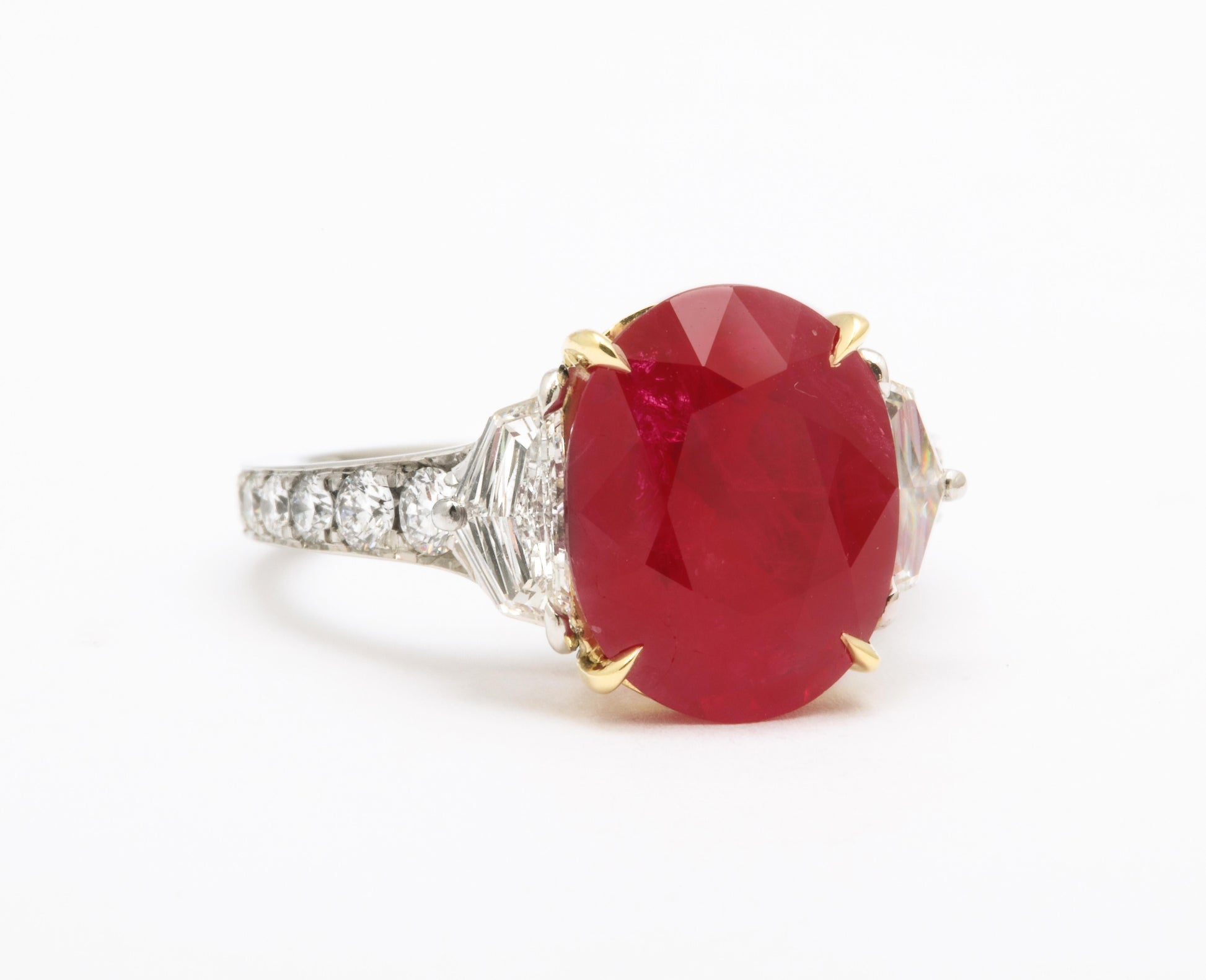 https://a.1stdibscdn.com/5-carat-burma-ruby-and-diamond-ring-for-sale-picture-4/j_415/j_122797321620744352816/6R1A1186_master.jpg
