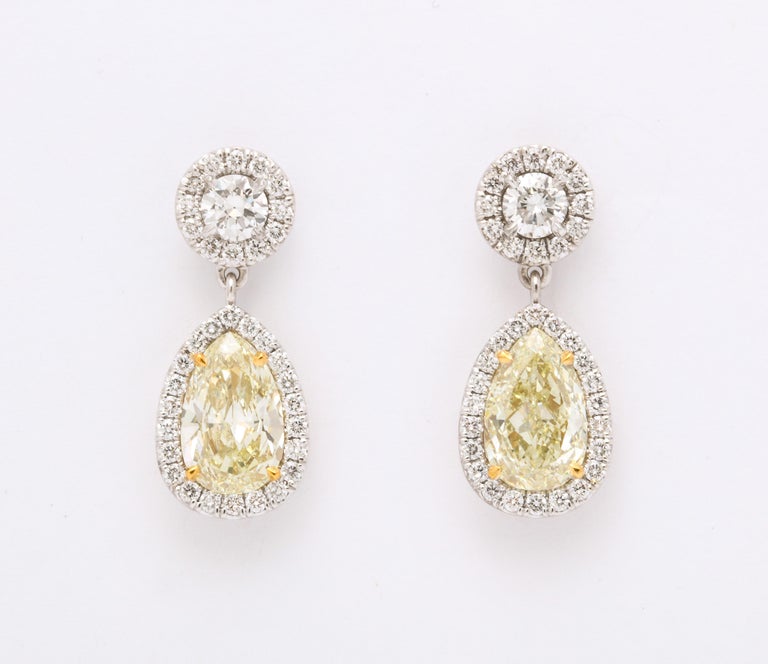 https://a.1stdibscdn.com/yellow-diamond-dangle-drop-earrings-for-sale-picture-4/j_415/j_140693321638384826193/6R1A1354_master.jpg?width=768