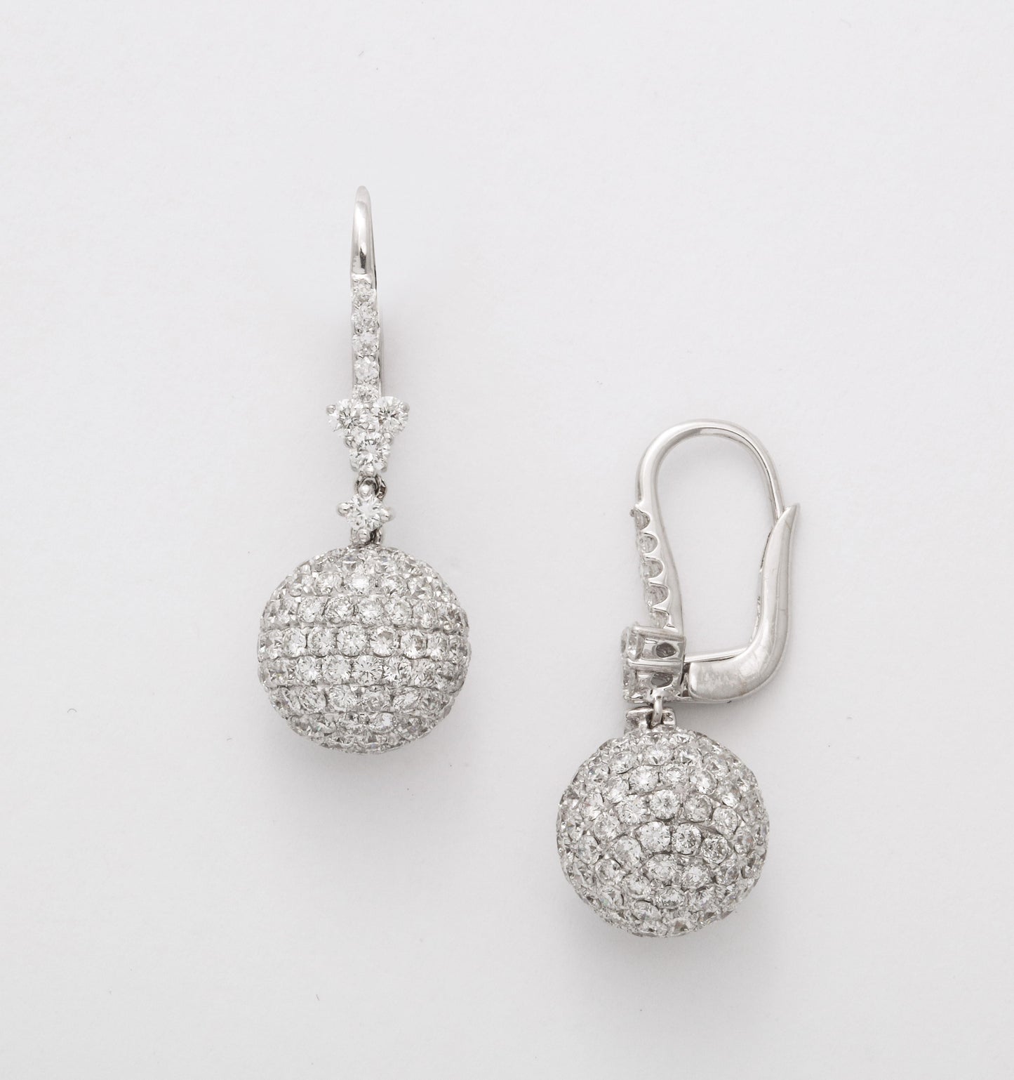 https://a.1stdibscdn.com/diamond-drop-earring-for-sale-picture-7/j_415/j_172984921666016289795/6R1A1378_master.jpg