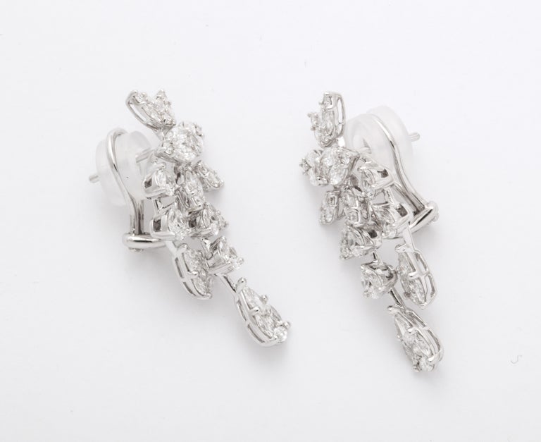 https://a.1stdibscdn.com/diamond-cluster-dangle-earring-for-sale-picture-7/j_415/j_160698521655143269510/6R1A1380_master.jpg?width=768