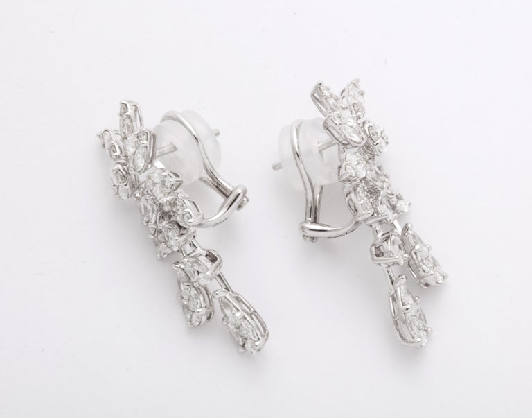 https://a.1stdibscdn.com/diamond-cluster-dangle-earring-for-sale-picture-8/j_415/j_160698521655143269604/6R1A1381_master.jpg?width=768