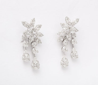 https://a.1stdibscdn.com/diamond-cluster-dangle-earring-for-sale-picture-6/j_415/j_160698521655143273787/6R1A1394_master.jpg?width=768