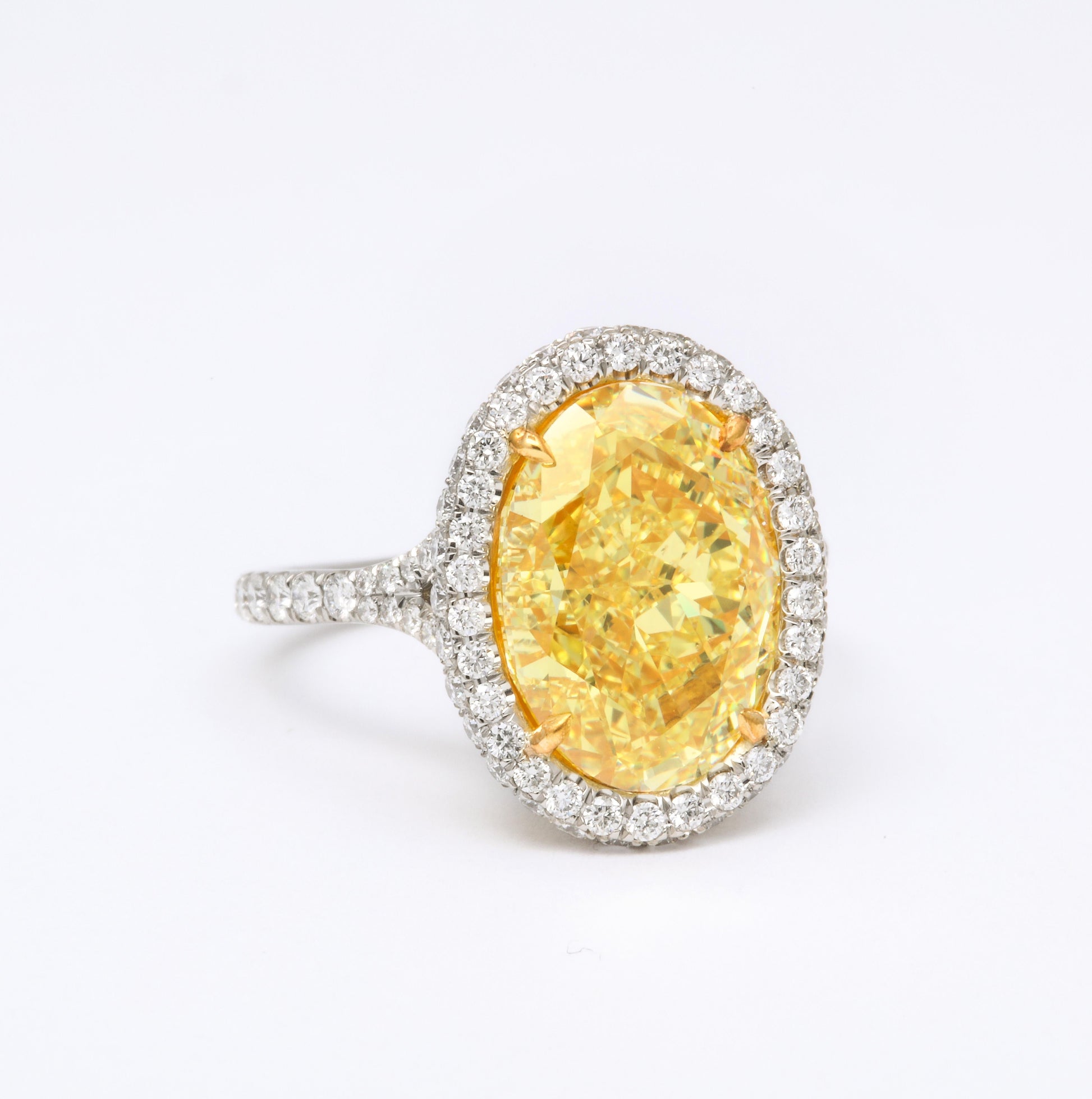 https://a.1stdibscdn.com/gia-certified-6-carat-oval-fancy-yellow-diamond-ring-for-sale-picture-2/j_415/j_129688521628091733633/6R1A2493_master.jpg