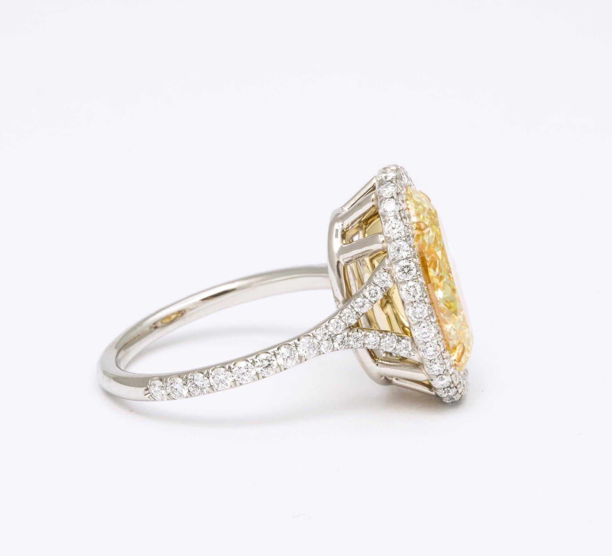 https://a.1stdibscdn.com/gia-certified-6-carat-oval-fancy-yellow-diamond-ring-for-sale-picture-3/j_415/j_129688521628091736312/6R1A2494_master.jpg